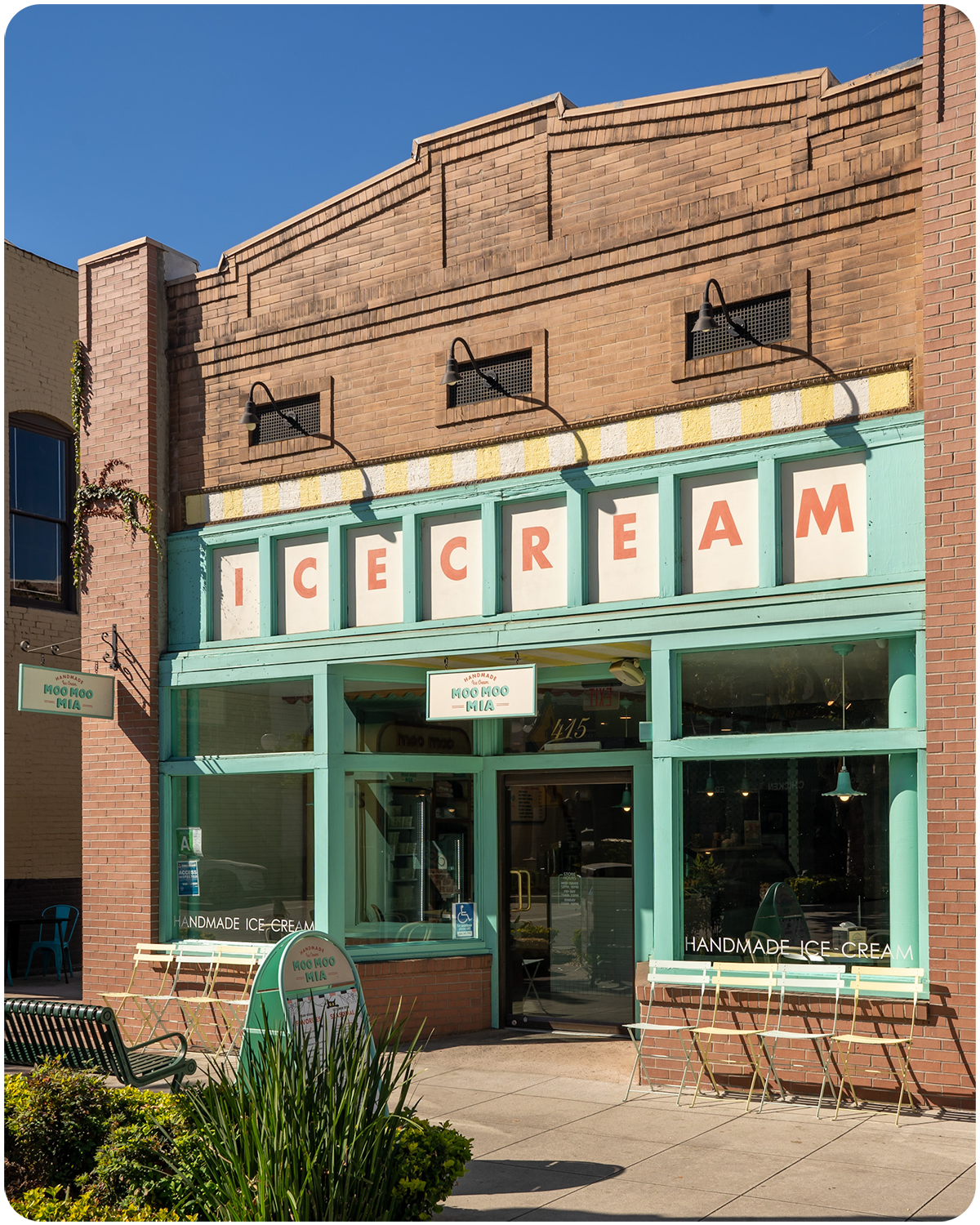 Monrovia Moo Moo Mia Location